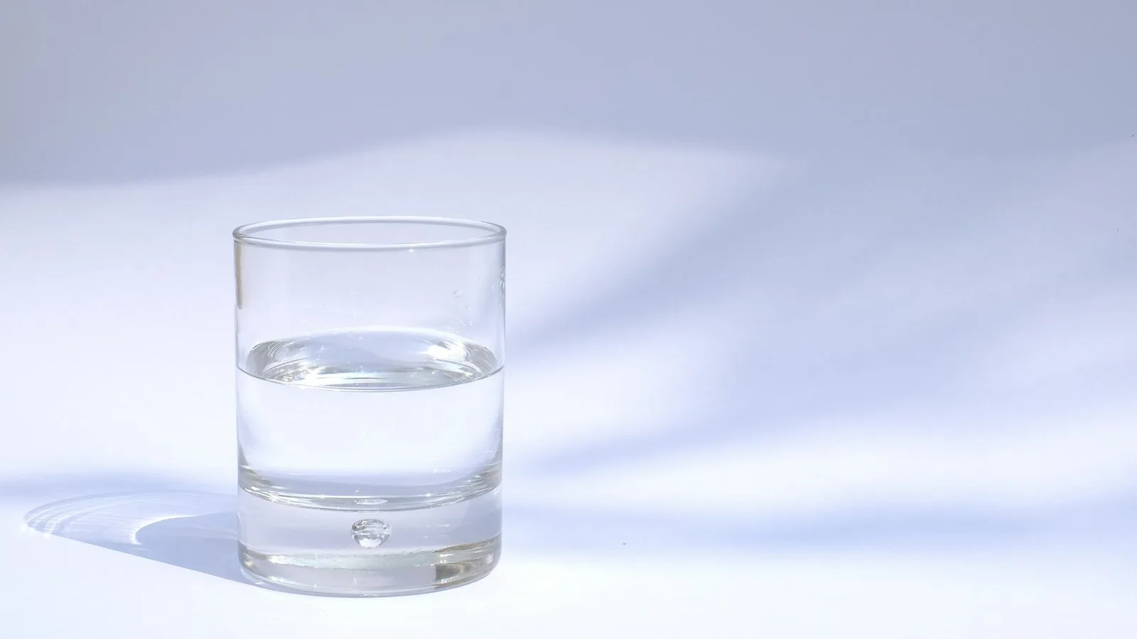 Как правильно пить минеральную воду: температура, газ, сколько и когда